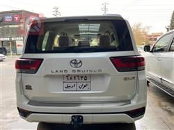 تۆیۆتا لاند کروزەر